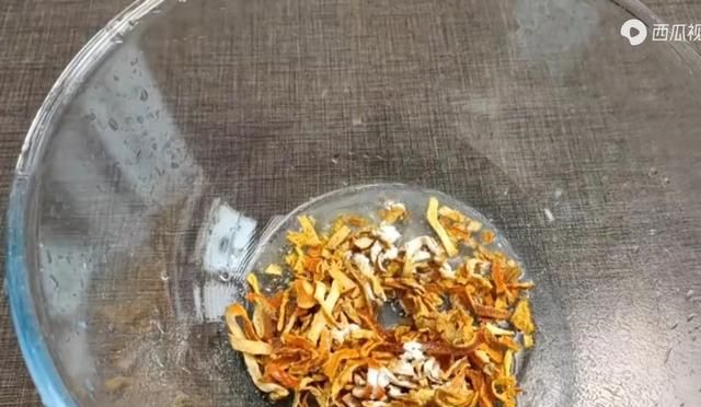 菊花加山楂干泡水喝，老一辈留给我们的土方法，很多人都不知道