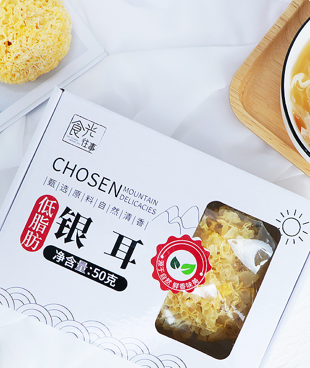 熬出胶的银耳莲子羹一定少不了食光往事的低脂银耳