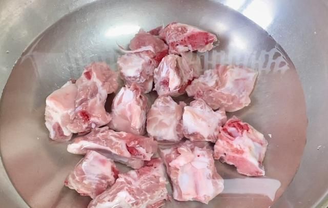给自己煲上一锅「排骨炖藕」，降糖、降脂、美容养颜
