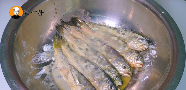 这才是小黄鱼最好吃的家常做法，香辣无腥味，上桌就抢光