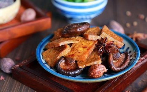 花10块钱,做一锅卤味,虽说是素的,却比肉还要香