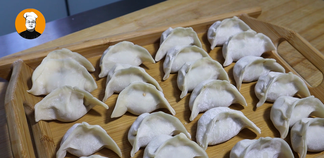 茄子包饺子，原来这么好吃，鲜香味美不油腻，皮薄馅大又解馋