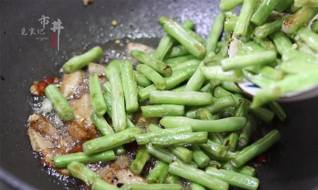 炒豆角，如何做的和饭店一样好吃？记住窍门，豆角入味，味道香