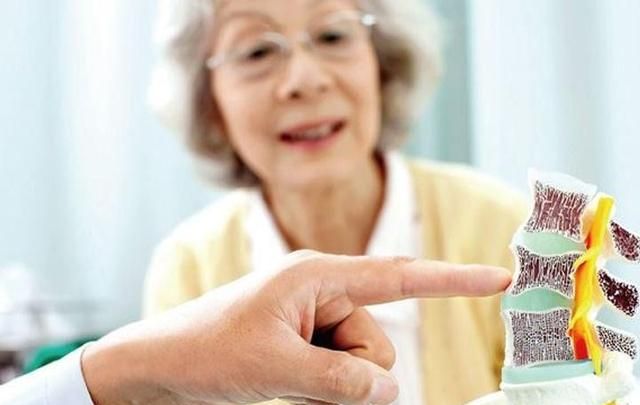 天天喝“奶”还骨质疏松？骨科主任：忽视这2点，喝再多奶也没用