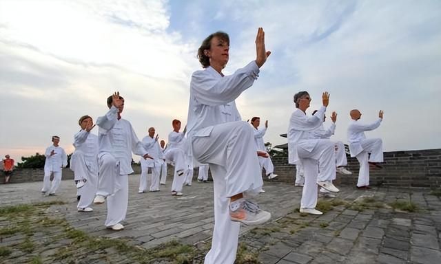 天天喝“奶”还骨质疏松？骨科主任：忽视这2点，喝再多奶也没用
