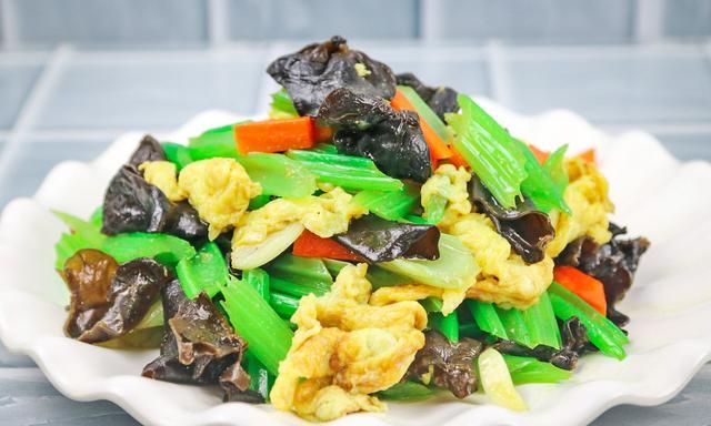 鸡蛋配什么菜最好吃？教你6种不同的做法，鲜香美味，顿顿吃光盘