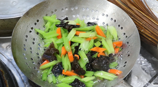 鸡蛋配什么菜最好吃？教你6种不同的做法，鲜香美味，顿顿吃光盘