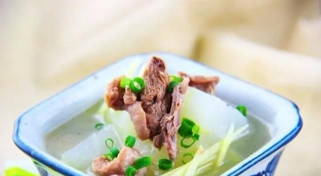 冬瓜薏米汤，清热祛湿有营养，简单易做，炎热夏日喝着正好