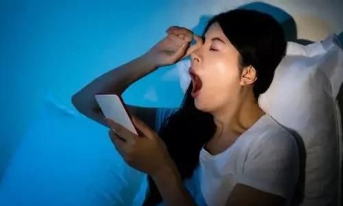 睡前喝红酒可以打败失眠吗？