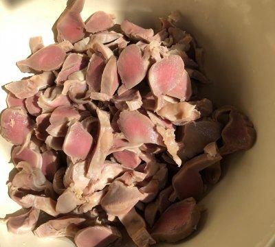 辣炒鸡胗一天不吃就馋，几块钱一斤，特美味