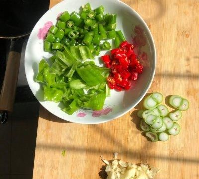 辣炒鸡胗一天不吃就馋，几块钱一斤，特美味