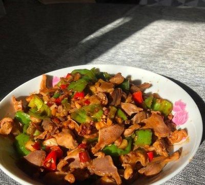 辣炒鸡胗一天不吃就馋，几块钱一斤，特美味