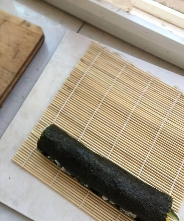 寿司怎么卷才不会散？这7种寿司新手也会做，让你躺在家里吃到撑