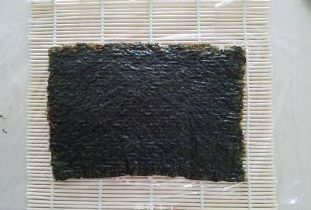寿司怎么卷才不会散？这7种寿司新手也会做，让你躺在家里吃到撑