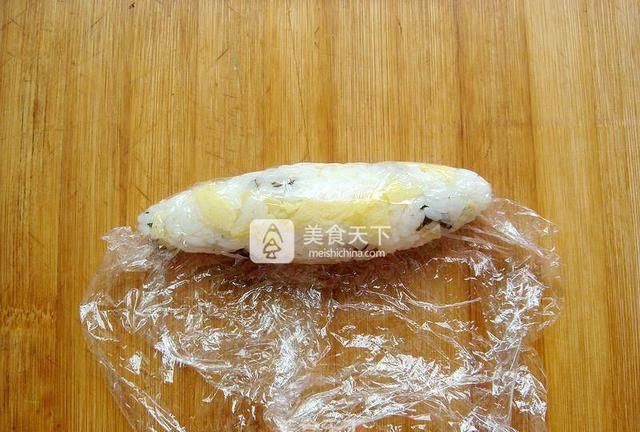 寿司怎么卷才不会散？这7种寿司新手也会做，让你躺在家里吃到撑