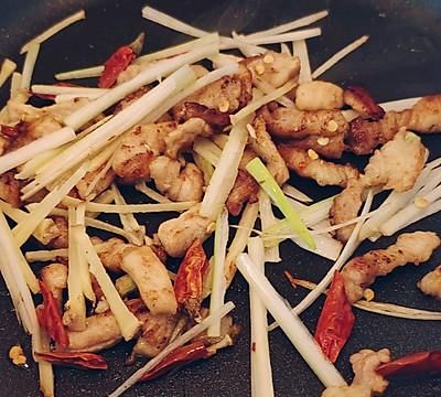 不坨不沾锅的包菜炒粉条，好吃下饭