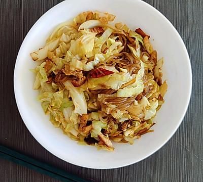 不坨不沾锅的包菜炒粉条，好吃下饭