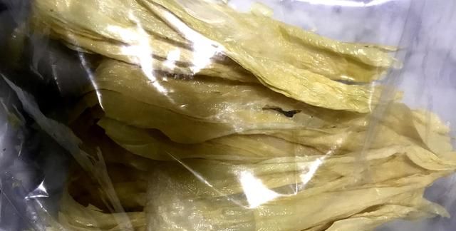 腐竹炒肉怎么做好吃？腐竹过油很重要，做出来的腐竹香软入味