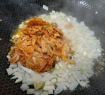 #暖冬酱在手，嗨吃部队锅#韩式泡菜肥牛锅