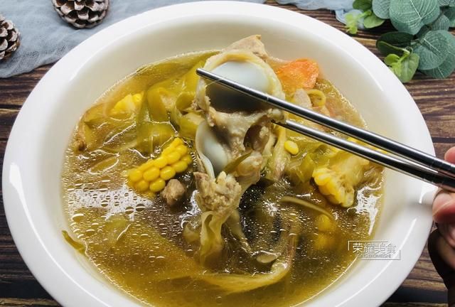 秋天汤水要多喝，霸王花猪骨汤正合适，甘甜美味多喝不腻，收藏先