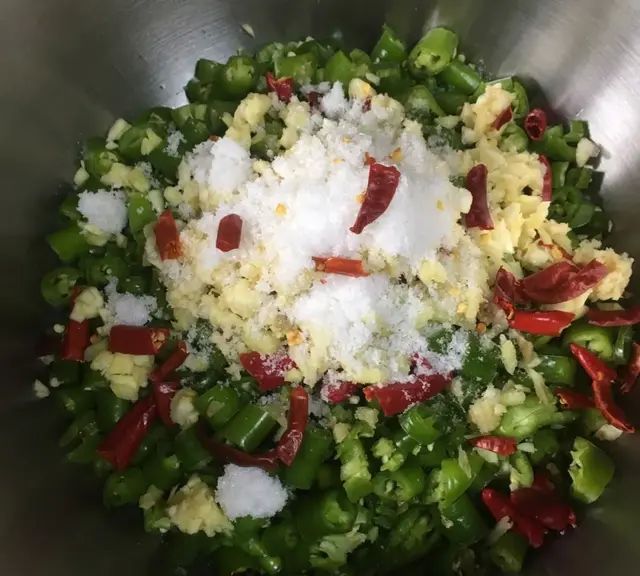 它是维C含量最高的蔬菜，美白开胃又下饭，菜场2块1斤随便买