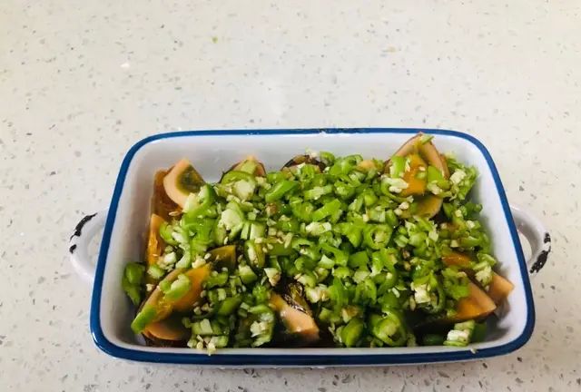 它是维C含量最高的蔬菜，美白开胃又下饭，菜场2块1斤随便买