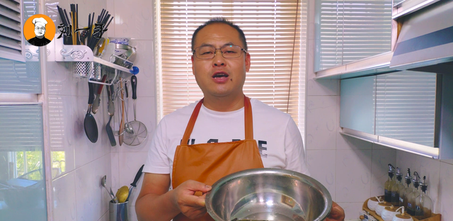 爱吃泥鳅的快收藏，教你泥鳅这样做，没有土腥味，2斤泥鳅不够吃