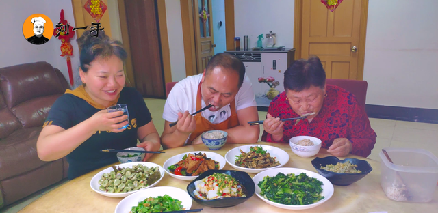 爱吃泥鳅的快收藏，教你泥鳅这样做，没有土腥味，2斤泥鳅不够吃