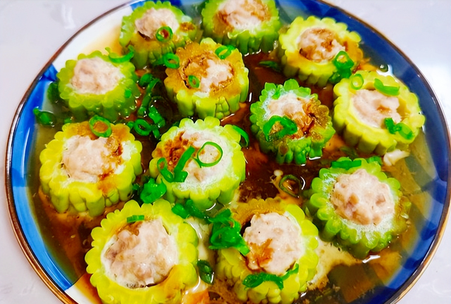 夏季吃“苦”身体好，分享4种苦瓜的做法，消暑去火，营养不流失