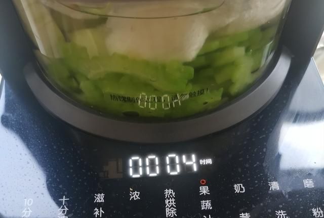 夏季吃“苦”身体好，分享4种苦瓜的做法，消暑去火，营养不流失