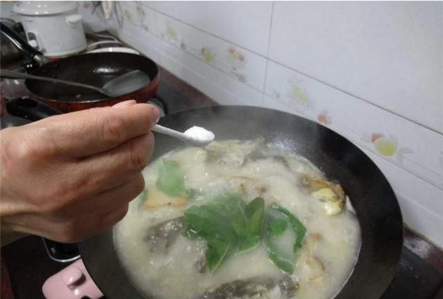 干鱼汤怎么做,简单又好喝,干海鳗鱼汤的做法大全图2