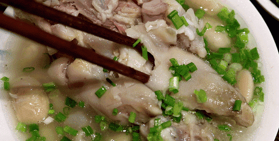 一鸽胜九鸡”，老广东的乳鸽配上绿豆炖汤竟有如此良效