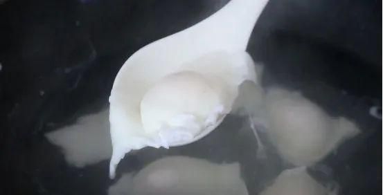 建议中老年人，补充蛋白还得看它！简单一做，滑嫩不散又营养