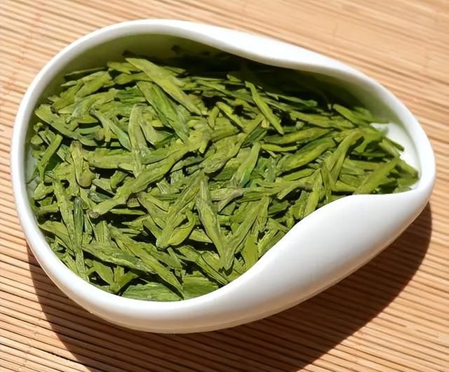 介绍中国十大名茶之一的龙井茶的品种和冲泡方式