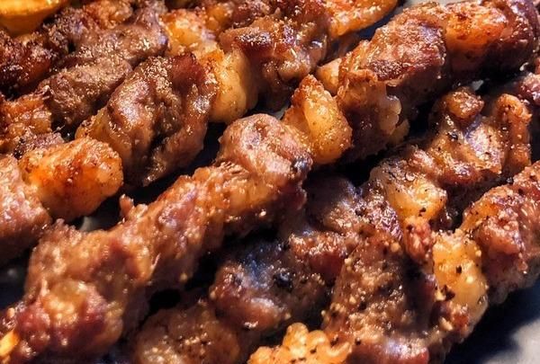 家庭版羊肉串的做法，有烤箱就行，鲜香味美不油腻，孩子特别爱吃