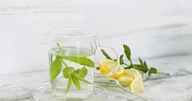 尴尬！“口气大”如何见人？试试中医推荐的8道茶