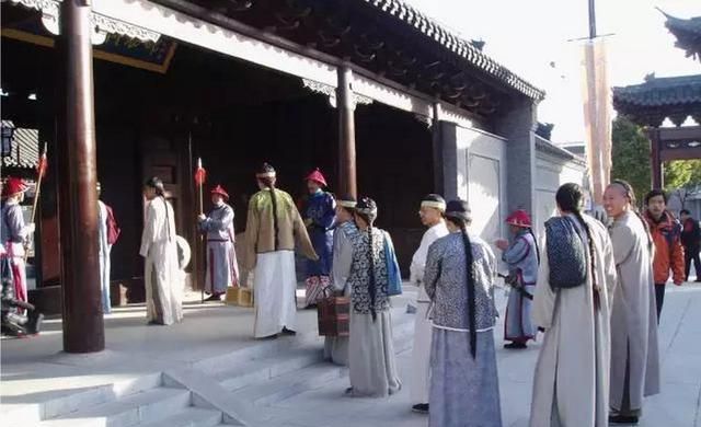 古代科举考试，考生内急怎么办？小便直接就地，大便就遭殃了