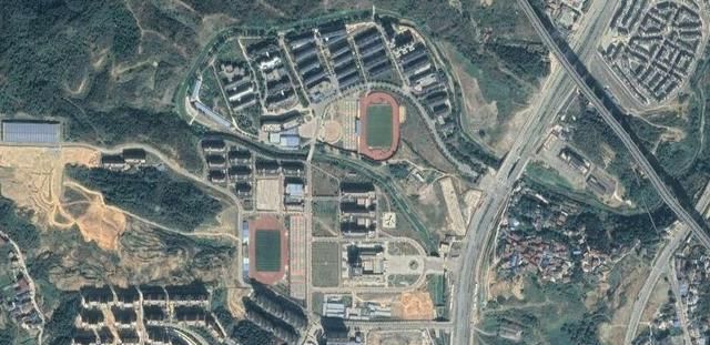 卫星影像看湖南张家界：市区位于河谷，建成区约40平方公里