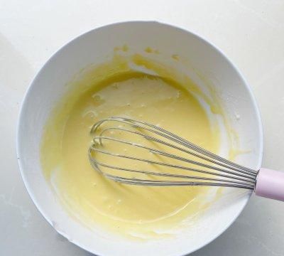 简单易做一盒两种口味的水果罐子蛋糕！全家人都爱