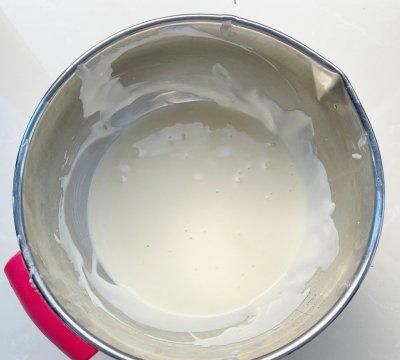 简单易做一盒两种口味的水果罐子蛋糕！全家人都爱