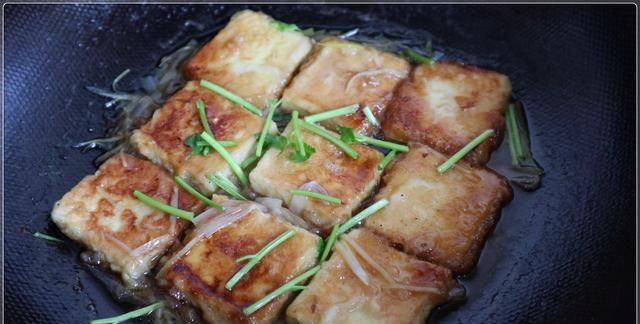 何为"锅塌"？学会关键两步，在家也可以做出经典鲁菜锅塌豆腐