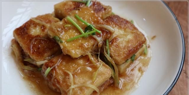 何为"锅塌"？学会关键两步，在家也可以做出经典鲁菜锅塌豆腐