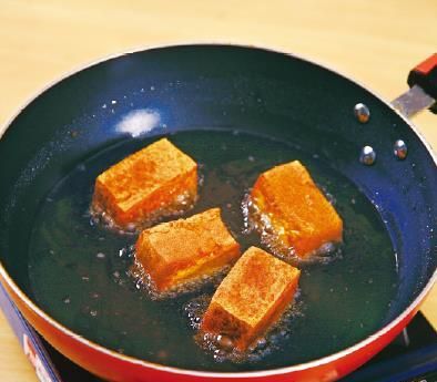 山东名菜博山豆腐箱，形似金箱，软嫩鲜香，味道醇美