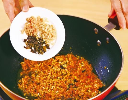 山东名菜博山豆腐箱，形似金箱，软嫩鲜香，味道醇美