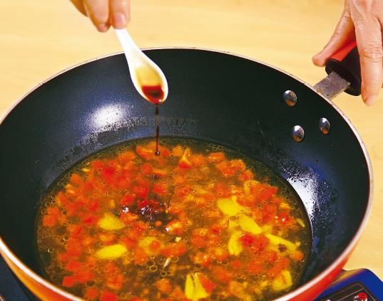 山东名菜博山豆腐箱，形似金箱，软嫩鲜香，味道醇美