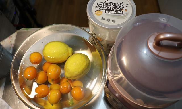 教你做金桔柠檬膏，每天泡水兑点好处多多，预防感冒又化痰止咳