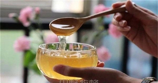 蛋清蜂蜜盐面膜的功效？鸡蛋蜂蜜面膜的功效与作用？