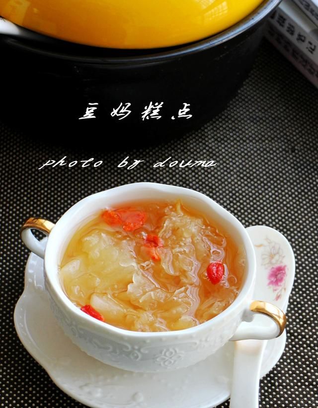 化痰止咳，清肺润嗓，2道冰糖梨的做法，为孩子收好