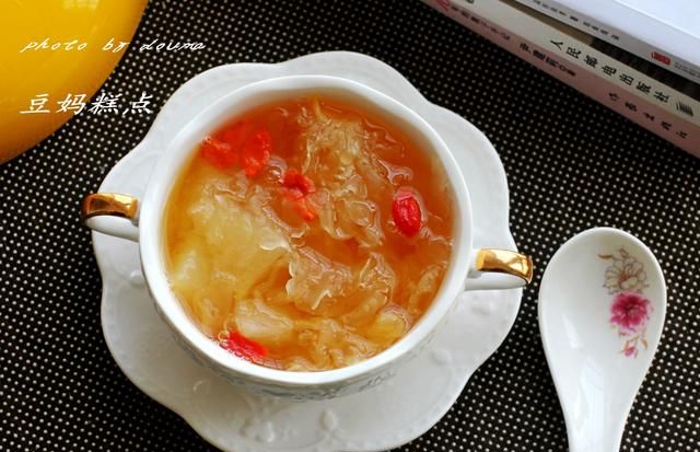 化痰止咳，清肺润嗓，2道冰糖梨的做法，为孩子收好