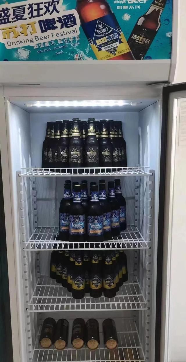 夏天适量喝啤酒，有四大好处